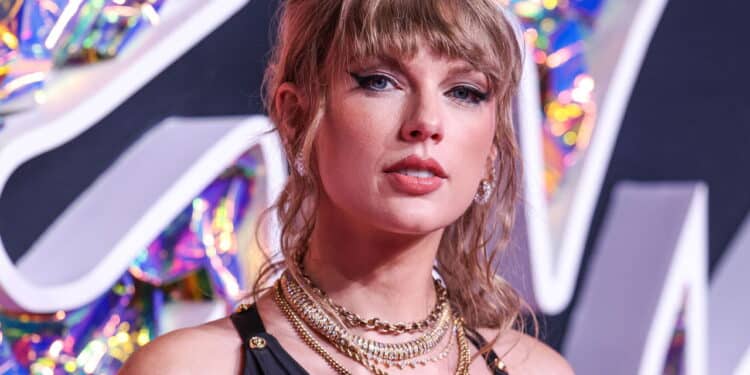 Leitura Labial revela o que Taylor Swift disse após ser vaiada no Super Bowl