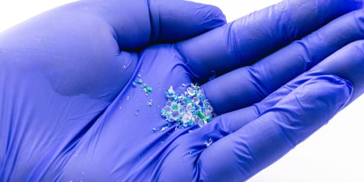 Alerta: microplásticos são achados até no sêmen, revela estudo