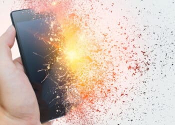 Entenda por que celulares explodem, fique atento e saiba como se proteger agora