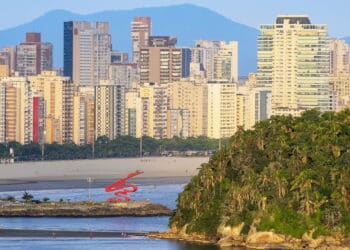 Novas regras em Santos podem proibir banho de mar e obrigar bares a fechar mais cedo, entenda