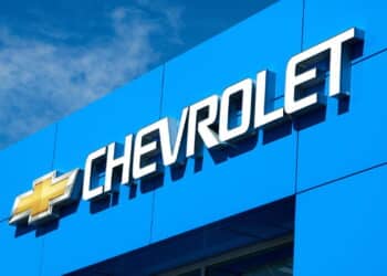 Novo sucessor do Celta na Chevrolet chega com consumo de 14,7 km/L para bater de frente com o Kwid