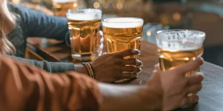 Cerveja salgada é eleita como a melhor do Brasil; saiba qual