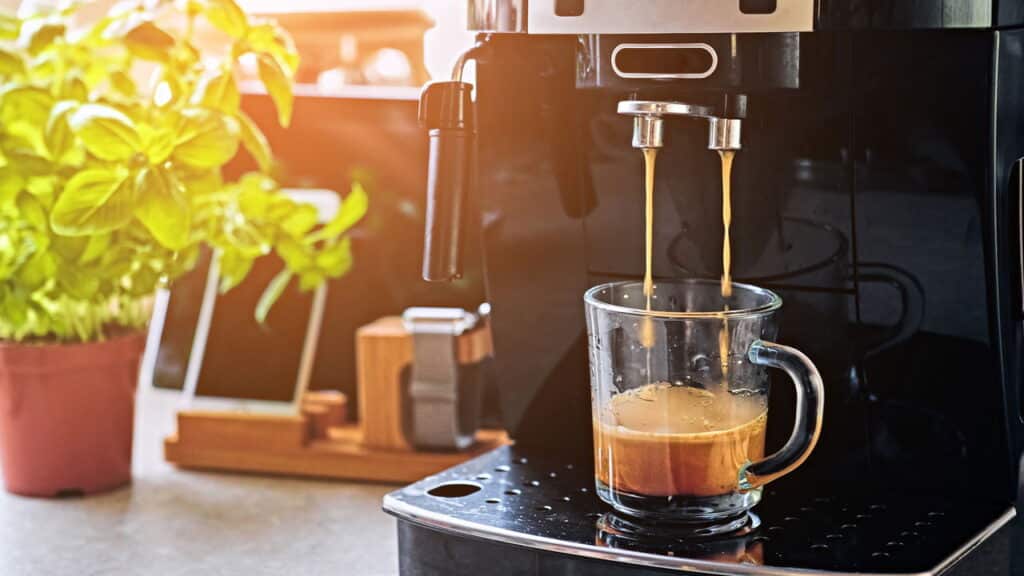 Cafeteira pode ser lavada? Evite estes erros comuns e melhore o preparo do seu café