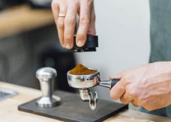 Cafeteira pode ser lavada? Evite estes erros comuns e melhore o preparo do seu café