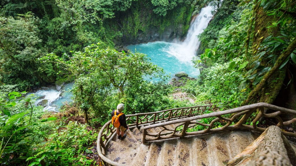 Brasileiros aposentados podem viver nesses 8 países com qualidade de vida e vantagens exclusivas!