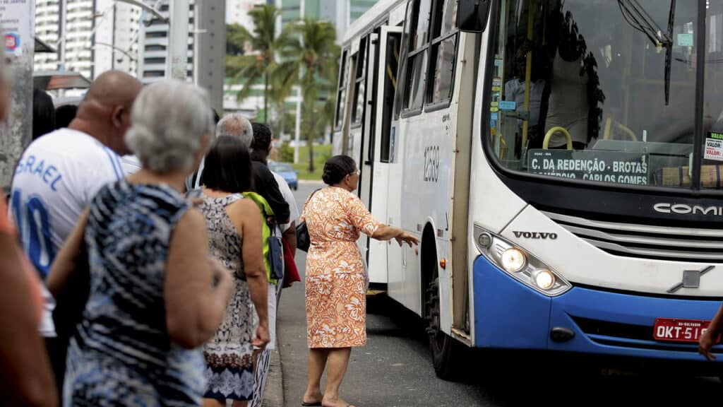 Novo benefício ÚNICO para idosos que estão acima dos 60 anos em 2025!