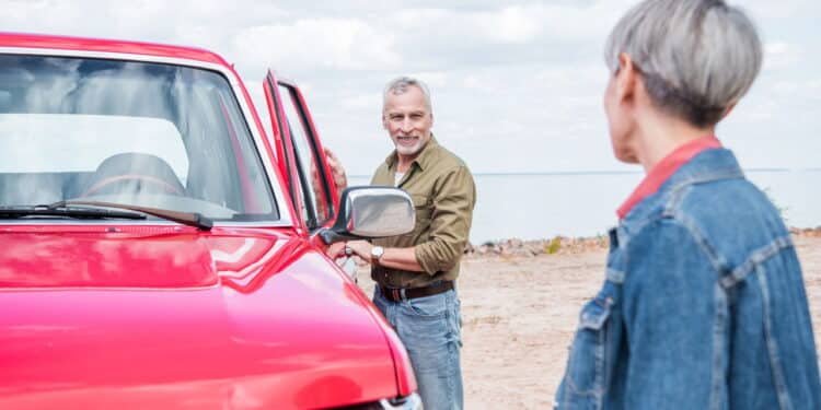 Idosos podem gastar muito menos para adquirir carros com nova lei!