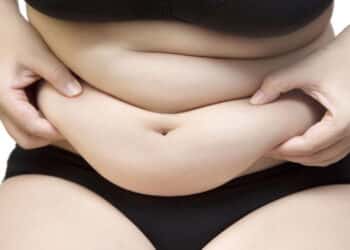 Imagem de excesso de gordura corporal - Créditos: depositphotos.com / maxshutter