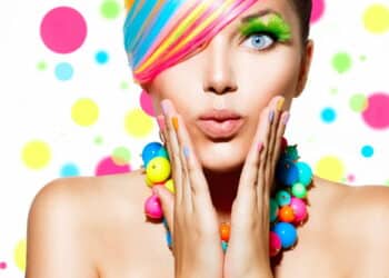 Quer arrasar no carnaval? Dicas de maquiagem e looks incríveis.