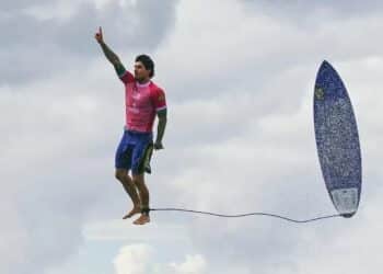 Gabriel Medina em sua participação nas Olimpíadas - Foto: AFP/Jerome Brouillet