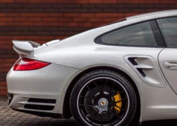 Imagem de carro da Porsche - Créditos: depositphotos.com / Midav_Vadim