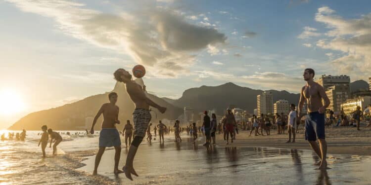 Surpresa no ranking! Duas praias brasileiras estão entre as melhores do mundo em 2025