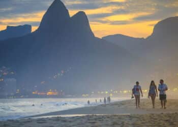 Duas praias brasileiras entre as melhores do mundo e uma delas pode te surpreender