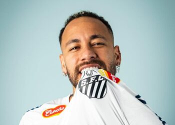 Neymar em ensaio de fotos - Foto: Guilherme Kastner / Santos FC