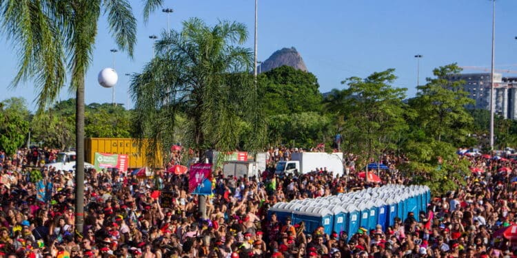 (INT) Orquestra Voadora during Street Carnival in Rio de Janeiro. February 21, 2023, Rio de Janeiro, Brazil: Movement of revelers in the Orquestra Voadora block, at Aterro do Flamengo, south zone of Rio de Janeiro, on Tuesday (21).
Credit: Erica Martin/Thenews2