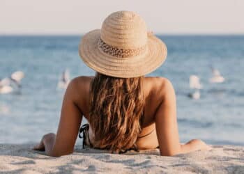 Segredos infalíveis para manter o cabelo deslumbrante na praia