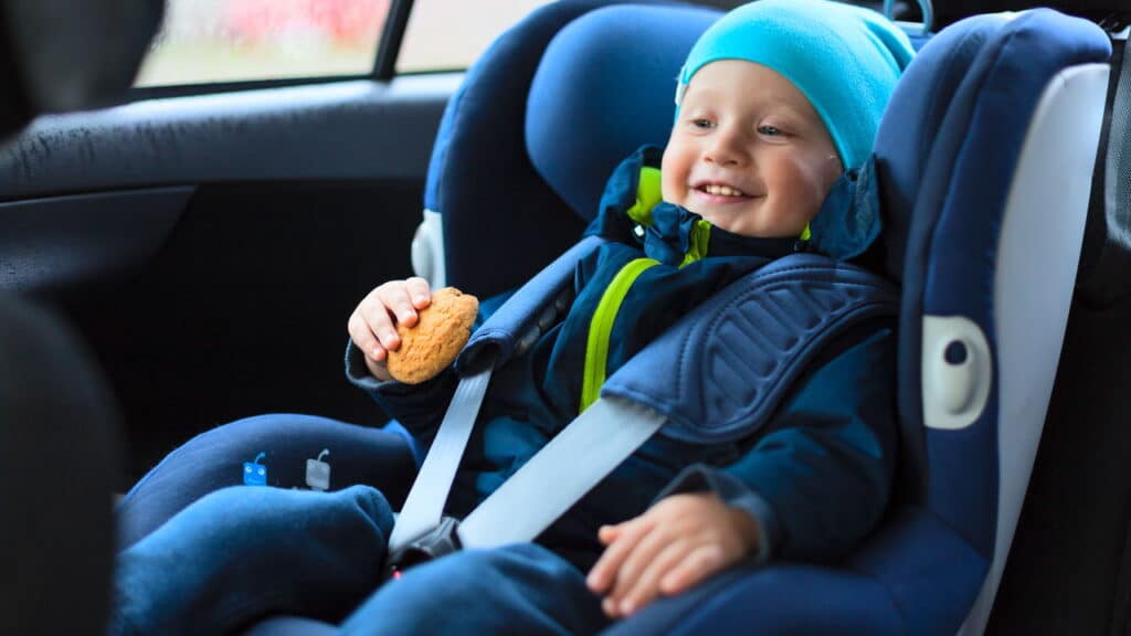 Atenção papais motoristas! Nova lei da cadeirinha infantil entrou em vigor.