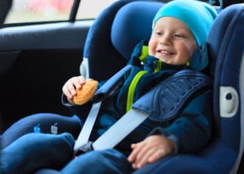 Atenção papais motoristas! Nova lei da cadeirinha infantil entrou em vigor.