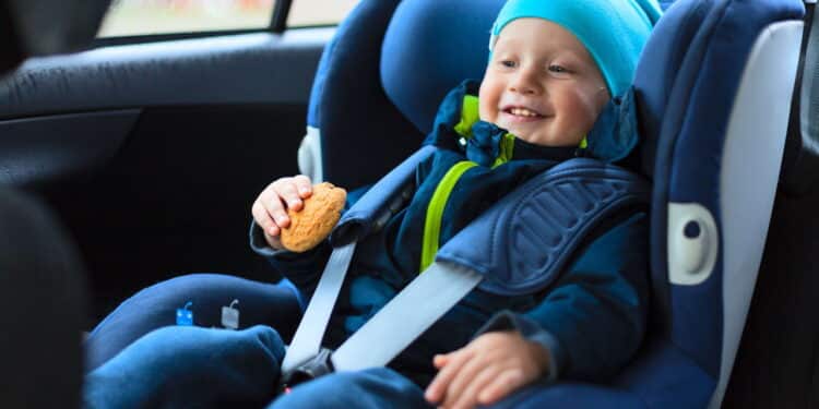 Atenção papais motoristas! Nova lei da cadeirinha infantil entrou em vigor.