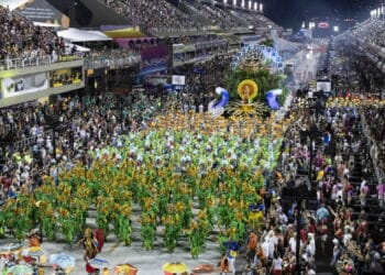 Desfile da escola de samba Unidos da Tijuca - Créditos: depositphotos.com / celsopupo