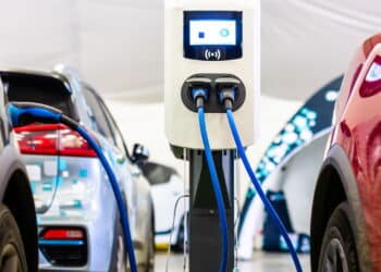O valor para carregar um carro elétrico vai te surpreender!