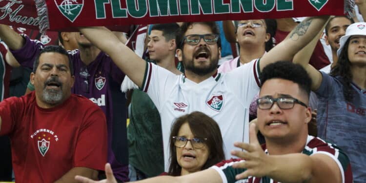 Torcida do Fluminense - Créditos: depositphotos.com / thenews2.com