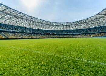 Campo de futebol - Créditos: depositphotos.com / ArturVerkhovetskiy