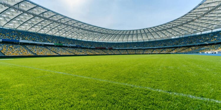 Campo de futebol - Créditos: depositphotos.com / ArturVerkhovetskiy