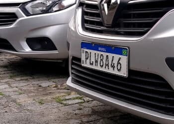 Placas dos carros devem voltar a informar o município em 2025!