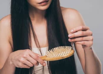 "Atenção! Este alimento pode estar acelerando sua queda de cabelo"