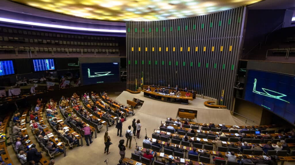 Plenário da Câmara dos Deputados no Congresso Nacional Brasileiro - Créditos: depositphotos.com / diegograndi