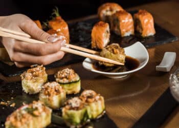 CUIDADO! Comer sushi todos os dias pode ser prejudicial à sua saúde