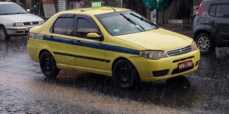 Táxi brasileiro no Rio de Janeiro - Créditos: depositphotos.com / luizsouza