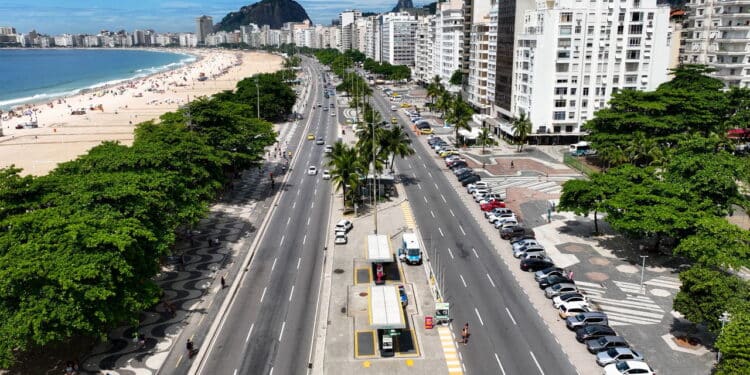 Rua em Copacabana no Rio de Janeiro - Créditos: depositphotos.com / Cristian_Lourenco