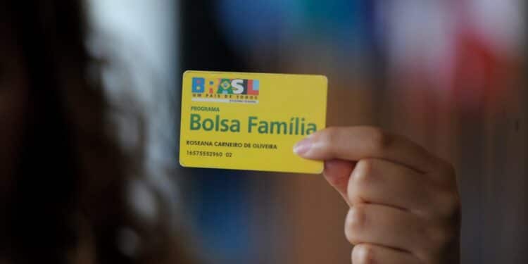 R$ 800! Pagamento do Bolsa Família deixa famílias brasileiras em festa