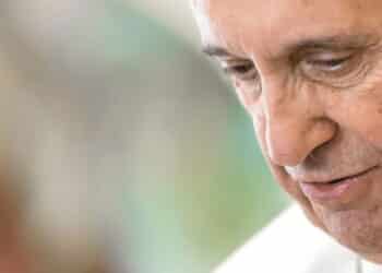 Conclave: chaminé da fumaça que revela novo papa já está pronta; veja detalhes