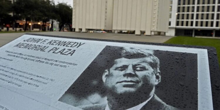 Governo Trump libera documentos inéditos sobre o assassinato de JFK