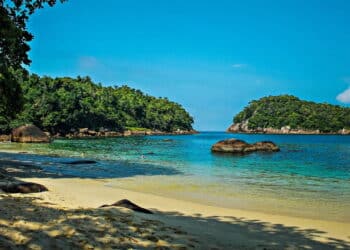 Cidade do litoral paulista que vira referência por praias cristalinas e qualidade de vida