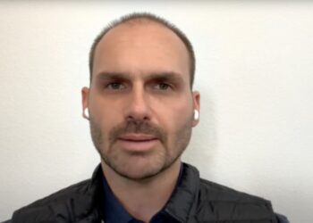Eduardo Bolsonaro rebate provocações após ser alvo de chacota em jantar