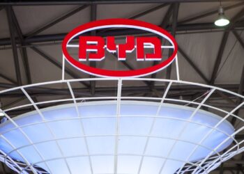 Antes de chegar às fábricas brasileiras, carro da BYD já conquista 35 mil vendas; veja modelo