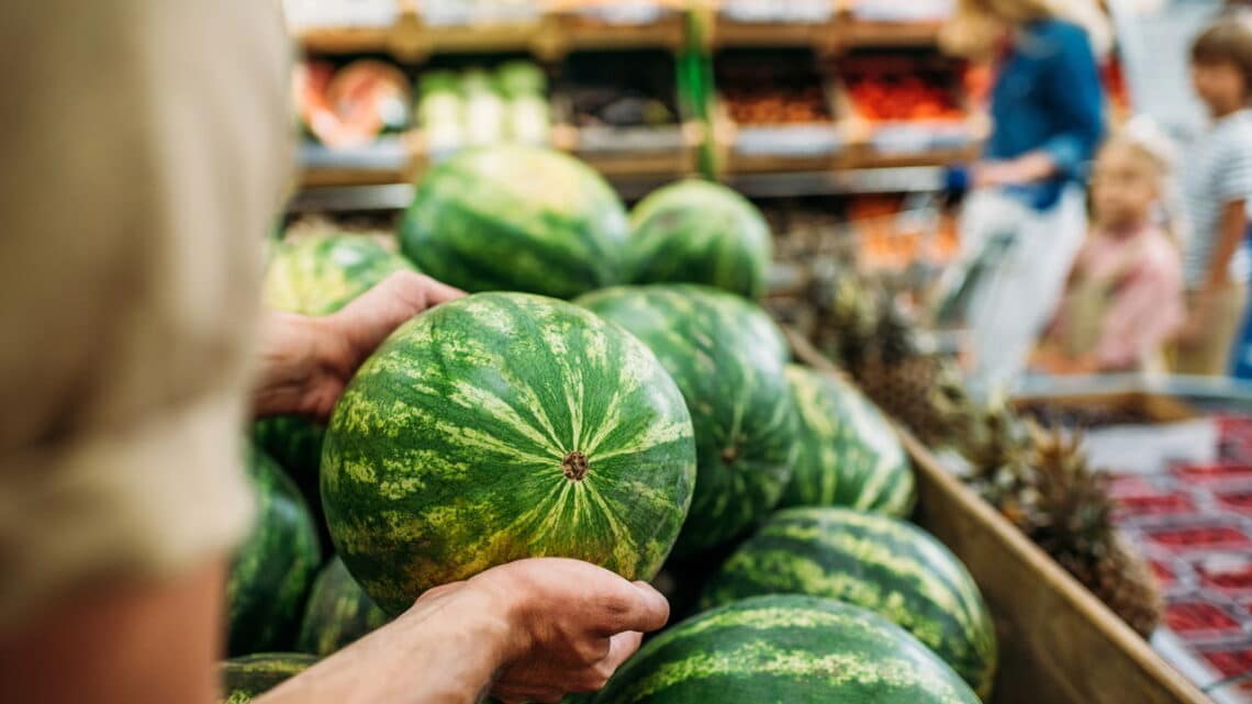 O que acontece com seu corpo se você comer melancia todos os dias? Veja ...