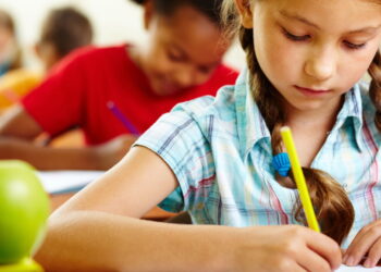 Governo de SP entrega de novas escolas em cidade do interior e moradores comemoram