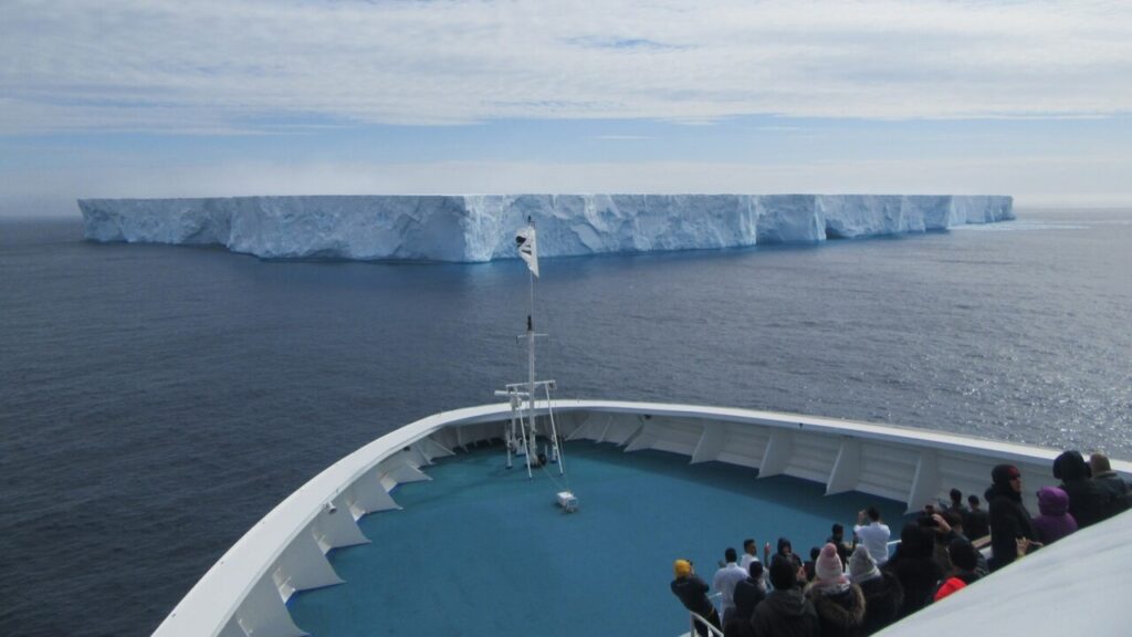 Maior iceberg do mundo encalha na Geórgia do Sul; entenda os impactos