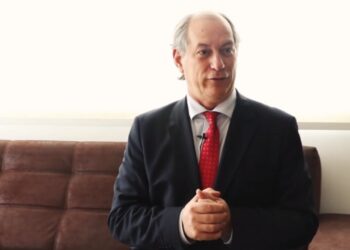 Ciro Gomes se filia ao PSDB com presença e apoio de personalidades da direita bolsonarista