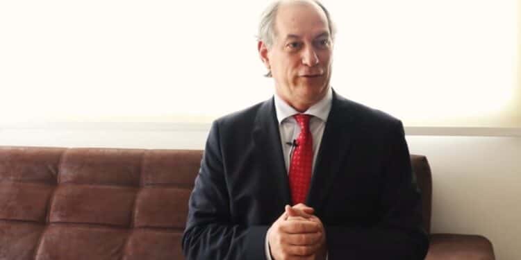Ciro Gomes se filia ao PSDB com presença e apoio de personalidades da direita bolsonarista