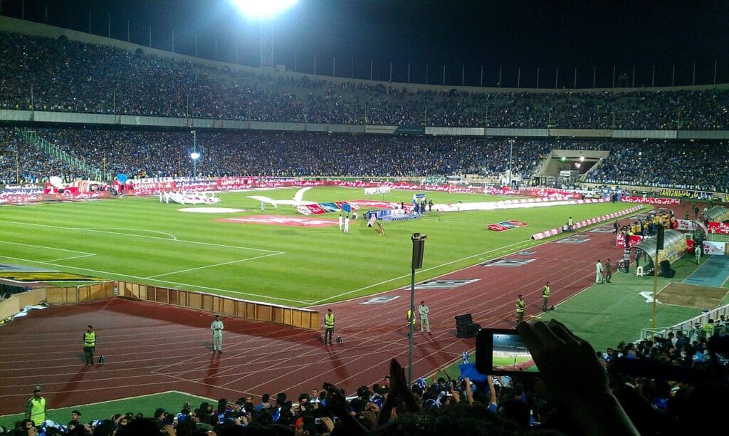 Azadi Stadium - Imagem: Wikimedia Commons