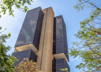 Banco brasileiro fecha as portas e deixa clientes em choque com decisão inesperada!