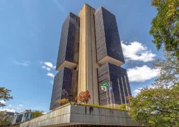 Banco Central decretou falência de dois bancos deixando brasileiros em alerta!