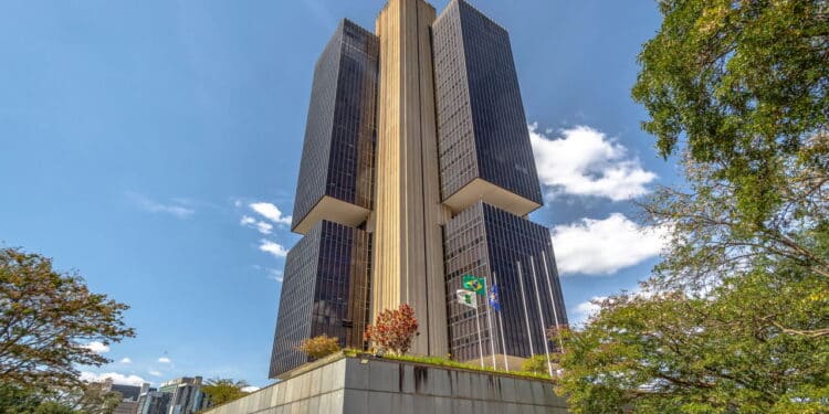 Banco Central decretou falência de dois bancos famosos e acendeu alerta entre brasileiros!