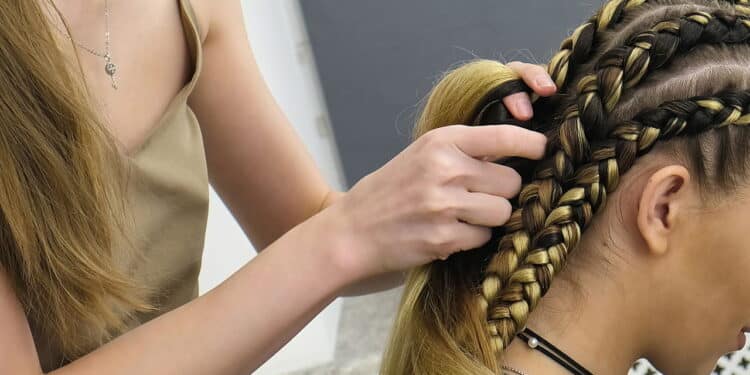 Conheça o fenômeno das Box Braids e como elas refletem estilo!